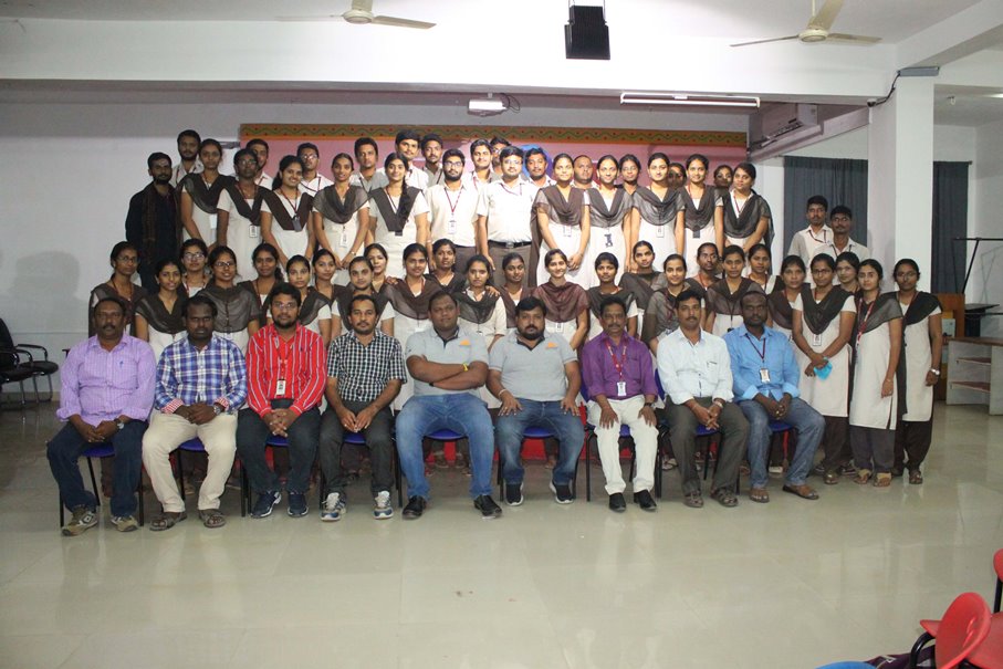 VEE selected students with VEE HR team
